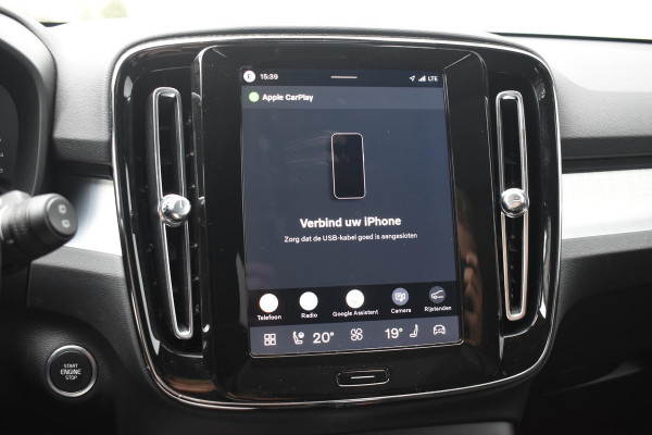 Volvo XC40 B4 211PK Plus Black Edition / Adaptive Cruise control / 360 Camera / Extra getint glas / 20'' velgen / Harman Kardon / Elektrisch verstelbare stoelen met geheugen / Stoel- en stuurverwarming / Elektrisch panorama schuifdak / Trekhaak elektrisch uitklapbaar