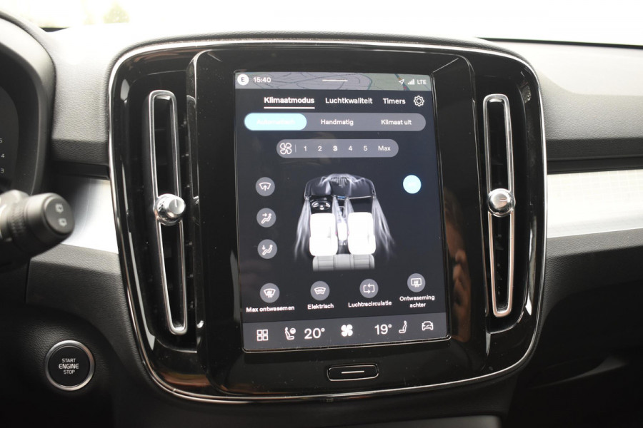 Volvo XC40 B4 211PK Plus Black Edition / Adaptive Cruise control / 360 Camera / Extra getint glas / 20'' velgen / Harman Kardon / Elektrisch verstelbare stoelen met geheugen / Stoel- en stuurverwarming / Elektrisch panorama schuifdak / Trekhaak elektrisch uitklapbaar
