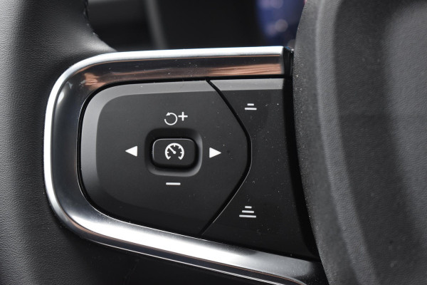 Volvo XC40 B4 211PK Plus Black Edition / Adaptive Cruise control / 360 Camera / Extra getint glas / 20'' velgen / Harman Kardon / Elektrisch verstelbare stoelen met geheugen / Stoel- en stuurverwarming / Elektrisch panorama schuifdak / Trekhaak elektrisch uitklapbaar