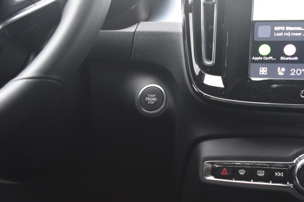 Volvo XC40 B4 211PK Plus Black Edition / Adaptive Cruise control / 360 Camera / Extra getint glas / 20'' velgen / Harman Kardon / Elektrisch verstelbare stoelen met geheugen / Stoel- en stuurverwarming / Elektrisch panorama schuifdak / Trekhaak elektrisch uitklapbaar