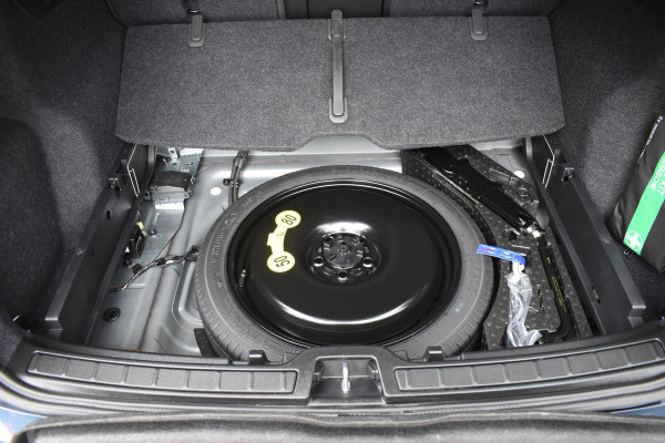 Volvo XC40 B4 211PK Plus Black Edition / Adaptive Cruise control / 360 Camera / Extra getint glas / 20'' velgen / Harman Kardon / Elektrisch verstelbare stoelen met geheugen / Stoel- en stuurverwarming / Elektrisch panorama schuifdak / Trekhaak elektrisch uitklapbaar