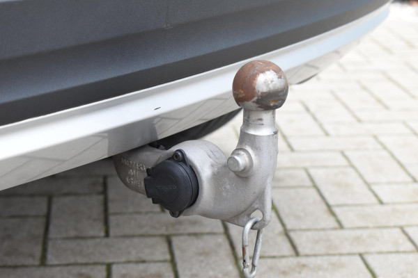 Volvo XC40 T5 262PK Recharge Inscription Expression / Adaptive Cruise Control / Stuur- & Stoelverwarming / Elektrische achterklep / Achteruitrijcamera / Trekhaak elektrisch uitklapbaar / Dodehoeksensor / 19"velgen / Parkeersensoren V+A