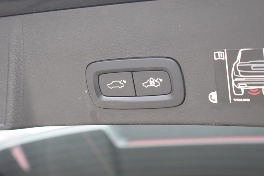 Volvo XC40 T5 262PK Recharge Inscription Expression / Adaptive Cruise Control / Stuur- & Stoelverwarming / Elektrische achterklep / Achteruitrijcamera / Trekhaak elektrisch uitklapbaar / Dodehoeksensor / 19"velgen / Parkeersensoren V+A
