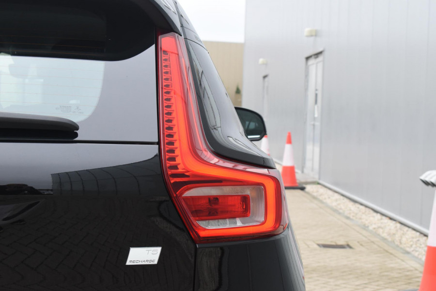 Volvo XC40 T5 262PK Recharge Inscription Expression / Adaptive Cruise Control / Stuur- & Stoelverwarming / Elektrische achterklep / Achteruitrijcamera / Trekhaak elektrisch uitklapbaar / Dodehoeksensor / 19"velgen / Parkeersensoren V+A