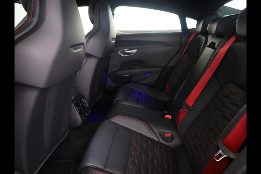 Audi e-tron GT RS 93 kWh 599pk | SOH94% | Panoramadak | Navigatie | Head Up display |Stoelverwaming en ventilatie | RS Design pakket | Laser led koplampen