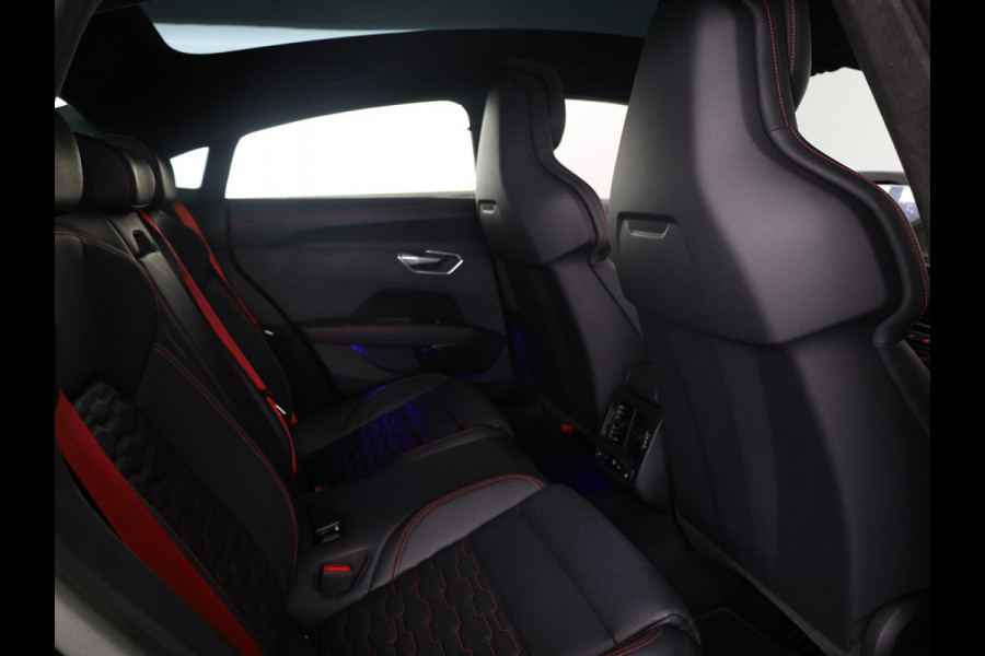 Audi e-tron GT RS 93 kWh 599pk | SOH94% | Panoramadak | Navigatie | Head Up display |Stoelverwaming en ventilatie | RS Design pakket | Laser led koplampen