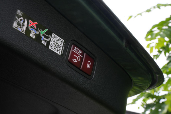 Mercedes-Benz E-Klasse 300 e Business Solution AMG Panoramadak DIGITAL LIGHT 360 Camera Adapt. Cruise Memory Trekhaak