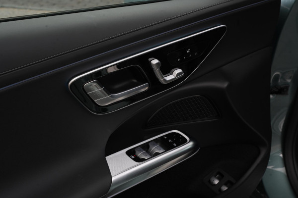 Mercedes-Benz E-Klasse 300 e Business Solution AMG Panoramadak DIGITAL LIGHT 360 Camera Adapt. Cruise Memory Trekhaak