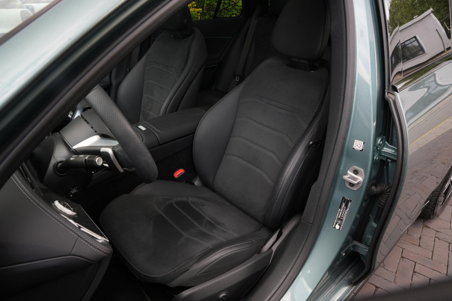 Mercedes-Benz E-Klasse 300 e Business Solution AMG Panoramadak DIGITAL LIGHT 360 Camera Adapt. Cruise Memory Trekhaak