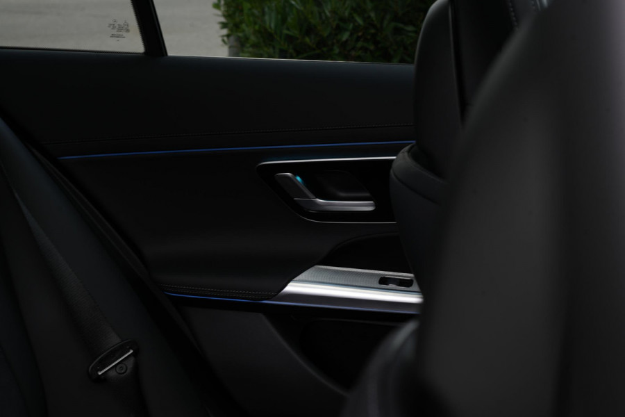 Mercedes-Benz E-Klasse 300 e Business Solution AMG Panoramadak DIGITAL LIGHT 360 Camera Adapt. Cruise Memory Trekhaak