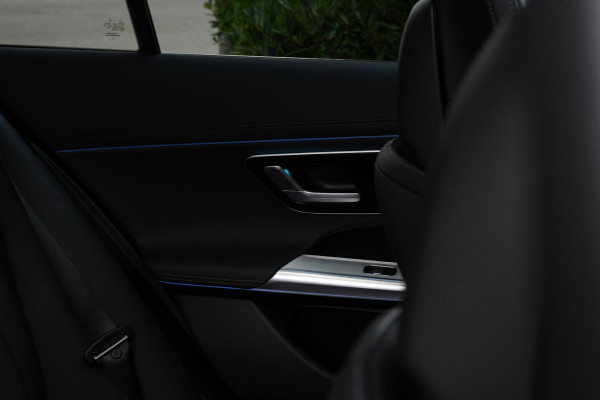 Mercedes-Benz E-Klasse 300 e Business Solution AMG Panoramadak DIGITAL LIGHT 360 Camera Adapt. Cruise Memory Trekhaak