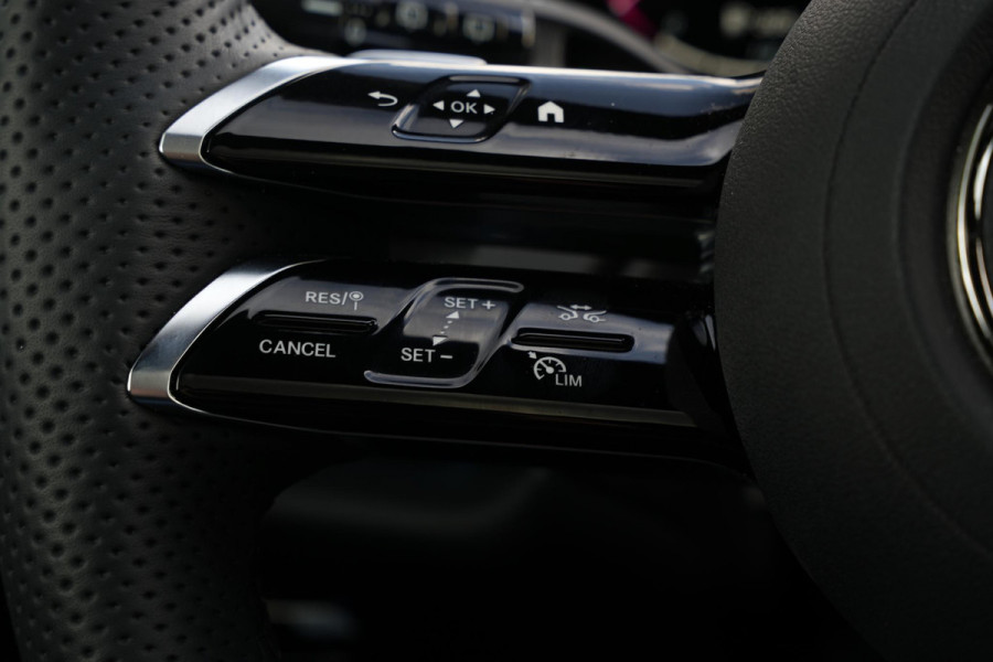Mercedes-Benz E-Klasse 300 e Business Solution AMG Panoramadak DIGITAL LIGHT 360 Camera Adapt. Cruise Memory Trekhaak