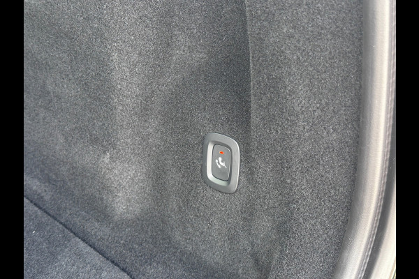Volvo XC60 B5 Ultimate Dark ORG NL / HK AUDIO / MEMORY / PANO / LANE / NAP