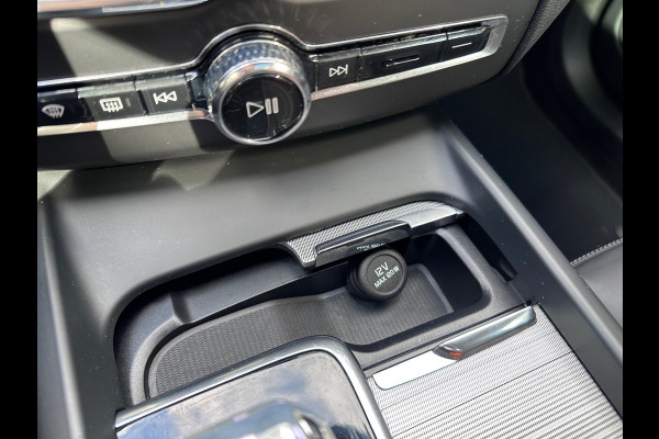 Volvo XC60 B5 Ultimate Dark ORG NL / HK AUDIO / MEMORY / PANO / LANE / NAP