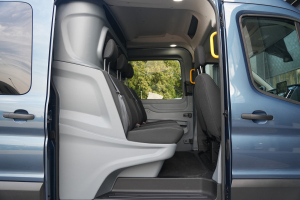 Ford Transit 350 2.0 TDCI L3H2 Limited DC 185pk 5 Zits - 2x Schuif - Trekhaak - Cruise - Camera - Bi Xenon - Carplay/Android - Rijklaar