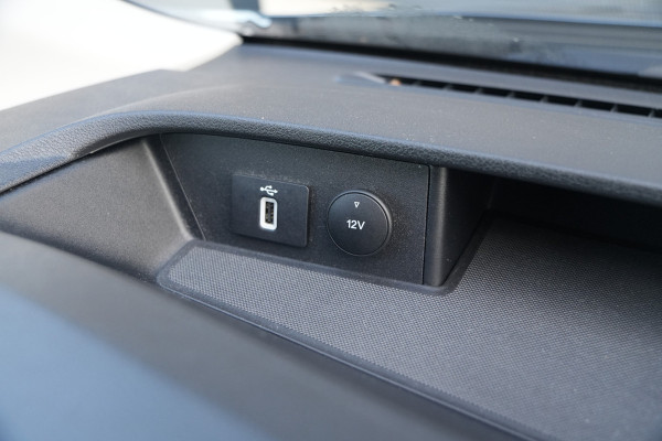 Ford Transit 350 2.0 TDCI L3H2 Limited DC 185pk 5 Zits - 2x Schuif - Trekhaak - Cruise - Camera - Bi Xenon - Carplay/Android - Rijklaar