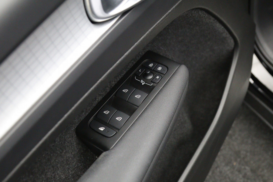 Volvo XC40 1.5 T4 Recharge 230 PK Inscription Expression PHEV, Panoramadak, Leder, Trekhaak, Adap. Cruise Control