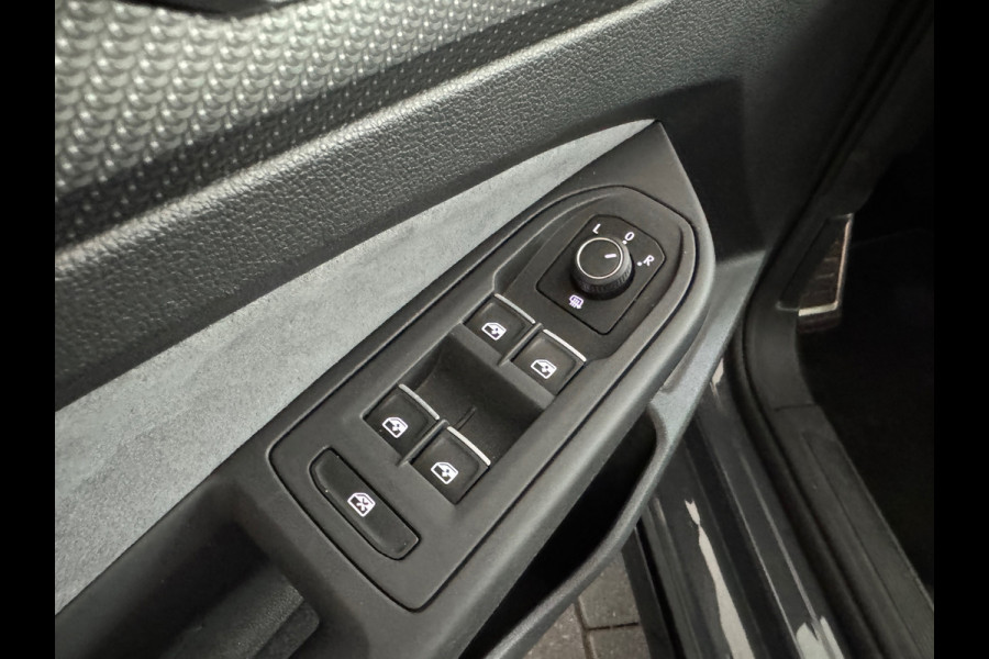 Volkswagen Golf 1.5 eTSI R-Line Pano|Sfeer|Camera|CarPlay