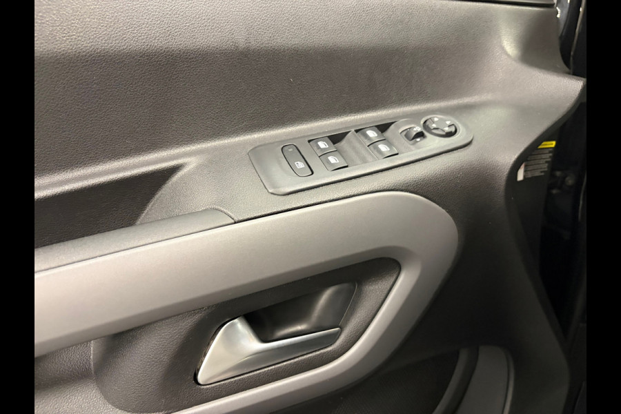 Toyota PROACE CITY Verso 1.2 Turbo L1*5Pers*Design*Panoramadak*PDC*Camera*Navi*Trekhaak*Apple-Carplay*Cruise-Control*