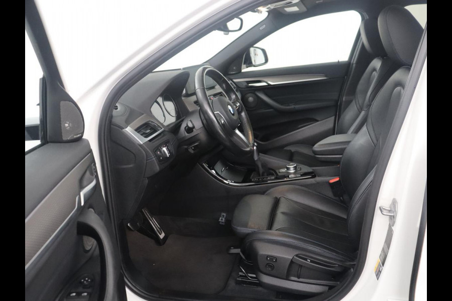 BMW X2 xDrive25e High Executive | Pano-Dak | Stoelverwarming | LED | Navigatie |
