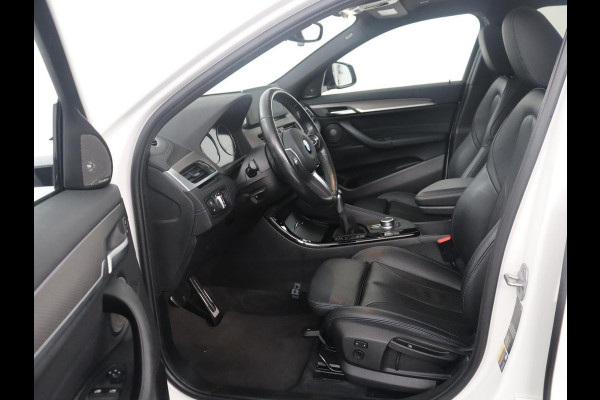 BMW X2 xDrive25e High Executive | Pano-Dak | Stoelverwarming | LED | Navigatie |