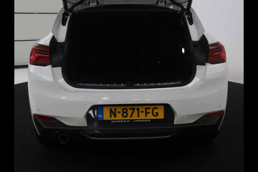 BMW X2 xDrive25e High Executive | Pano-Dak | Stoelverwarming | LED | Navigatie |