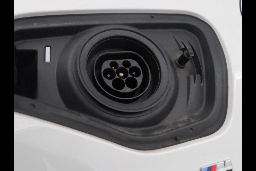 BMW X2 xDrive25e High Executive | Pano-Dak | Stoelverwarming | LED | Navigatie |