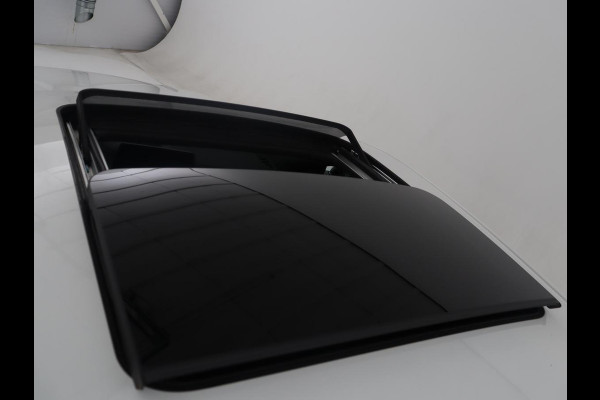 BMW X2 xDrive25e High Executive | Pano-Dak | Stoelverwarming | LED | Navigatie |