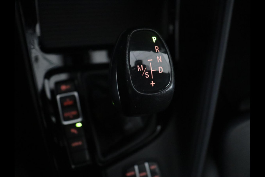 BMW X2 xDrive25e High Executive | Pano-Dak | Stoelverwarming | LED | Navigatie |
