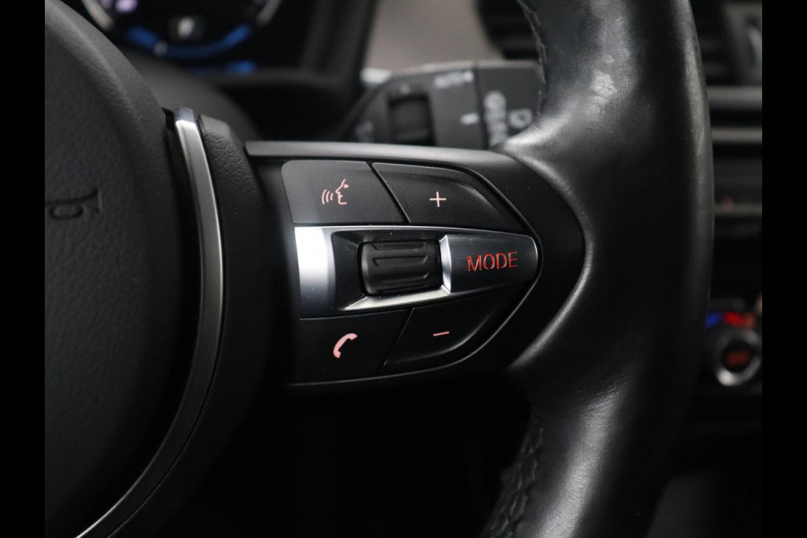 BMW X2 xDrive25e High Executive | Pano-Dak | Stoelverwarming | LED | Navigatie |