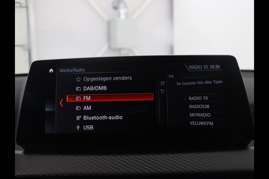 BMW X2 xDrive25e High Executive | Pano-Dak | Stoelverwarming | LED | Navigatie |