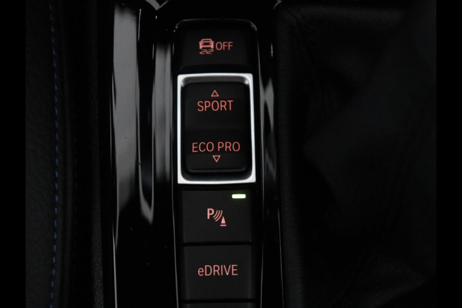 BMW X2 xDrive25e High Executive | Pano-Dak | Stoelverwarming | LED | Navigatie |