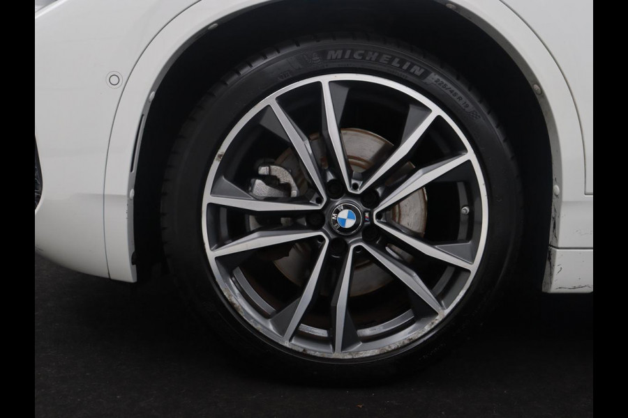 BMW X2 xDrive25e High Executive | Pano-Dak | Stoelverwarming | LED | Navigatie |