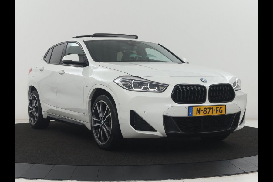 BMW X2 xDrive25e High Executive | Pano-Dak | Stoelverwarming | LED | Navigatie |