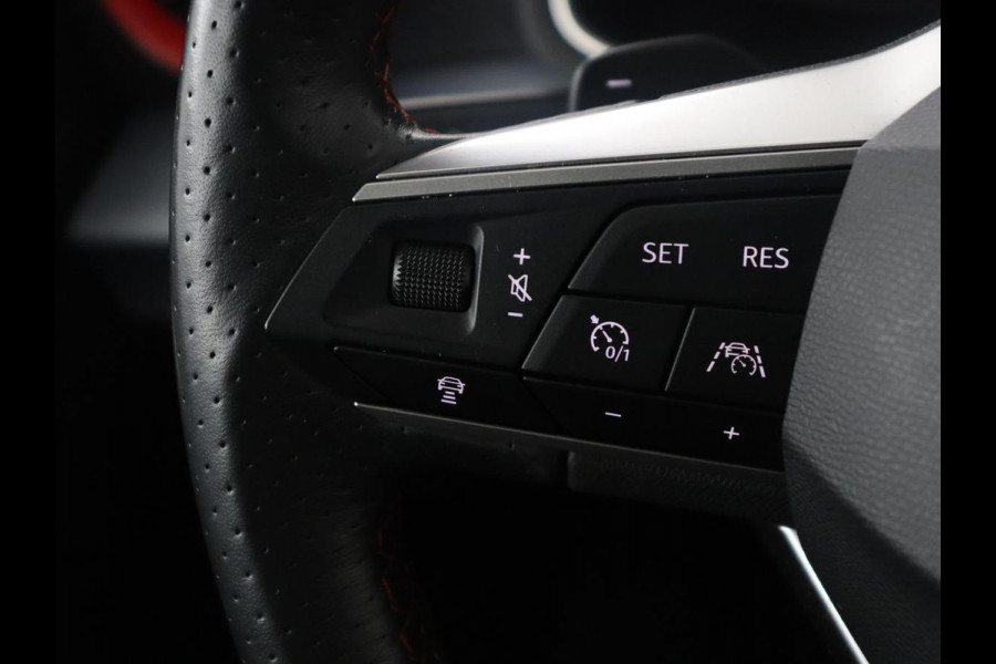 Seat Ibiza 1.0 EcoTSI FR Business Intense | Adaptive cruise | Camera | Carplay | Climate control | Stoelverwarming | Virtual dashboard | Full LED | Sfeerverlichting | Park assist |