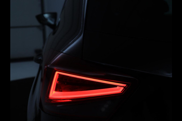Seat Ibiza 1.0 EcoTSI FR Business Intense | Adaptive cruise | Camera | Carplay | Climate control | Stoelverwarming | Virtual dashboard | Full LED | Sfeerverlichting | Park assist |