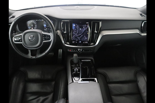 Volvo S60 2.0 Recharge T8 AWD R-Design | SOH 95,6% | 360 Camera | Trekhaak | Navigatie | Apple Carplay | Stoelverwarming | Harman/Kardon | Stoel- en stuurverwarming