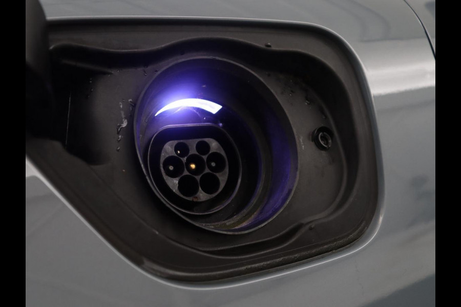 Volvo S60 2.0 Recharge T8 AWD R-Design | SOH 95,6% | 360 Camera | Trekhaak | Navigatie | Apple Carplay | Stoelverwarming | Harman/Kardon | Stoel- en stuurverwarming