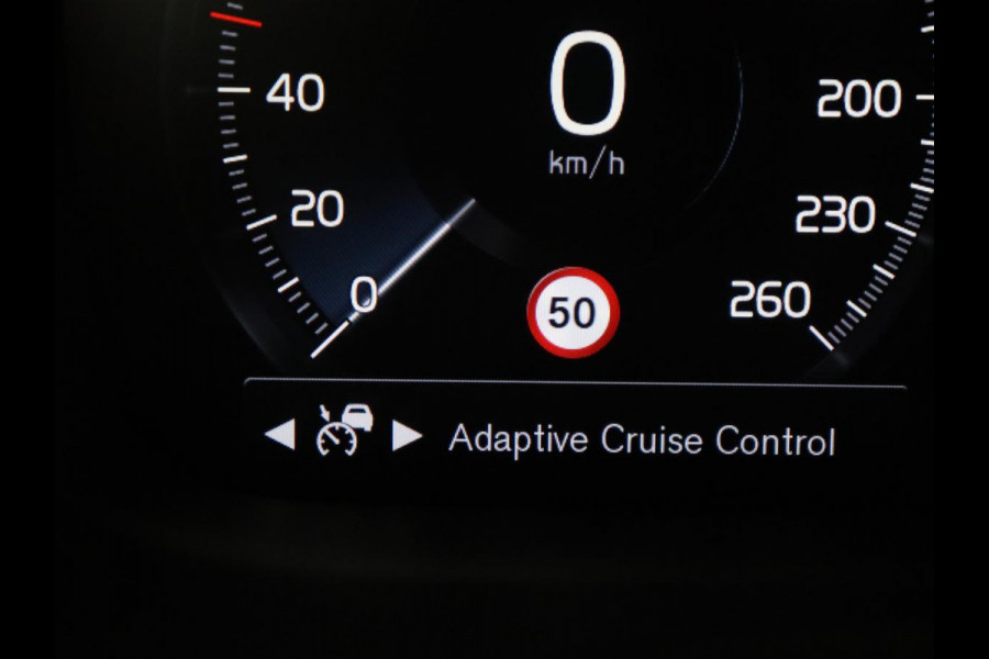 Volvo S60 2.0 Recharge T8 AWD R-Design | SOH 95,6% | 360 Camera | Trekhaak | Navigatie | Apple Carplay | Stoelverwarming | Harman/Kardon | Stoel- en stuurverwarming