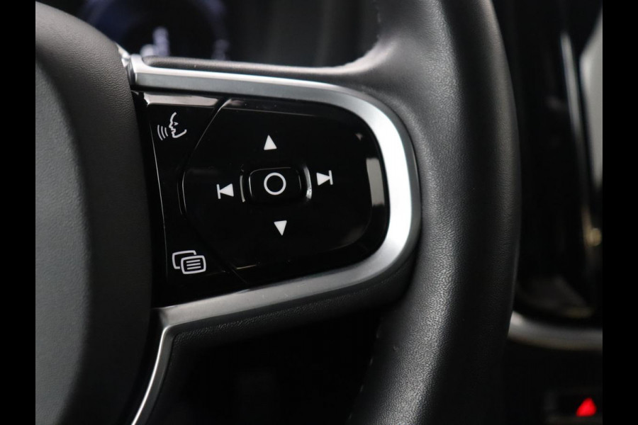 Volvo S60 2.0 Recharge T8 AWD R-Design | SOH 95,6% | 360 Camera | Trekhaak | Navigatie | Apple Carplay | Stoelverwarming | Harman/Kardon | Stoel- en stuurverwarming