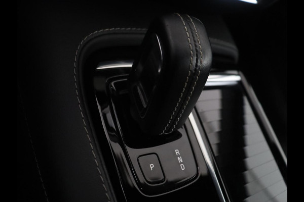 Volvo S60 2.0 Recharge T8 AWD R-Design | SOH 95,6% | 360 Camera | Trekhaak | Navigatie | Apple Carplay | Stoelverwarming | Harman/Kardon | Stoel- en stuurverwarming