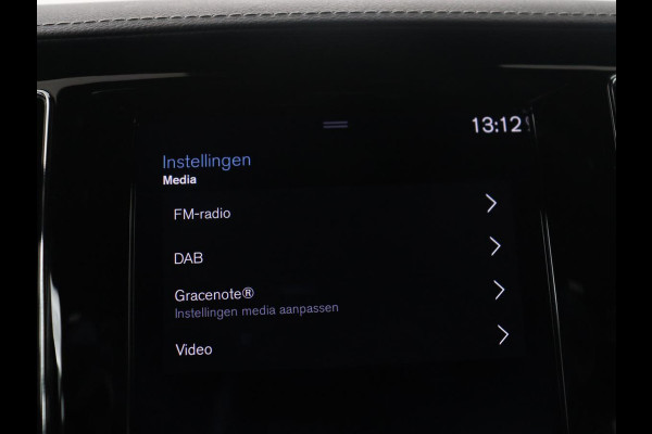 Volvo S60 2.0 Recharge T8 AWD R-Design | SOH 95,6% | 360 Camera | Trekhaak | Navigatie | Apple Carplay | Stoelverwarming | Harman/Kardon | Stoel- en stuurverwarming