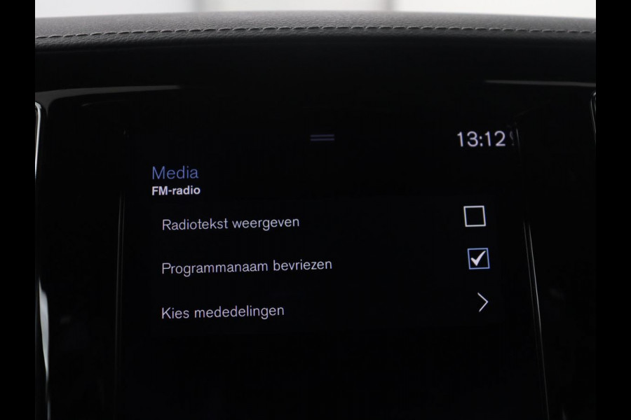Volvo S60 2.0 Recharge T8 AWD R-Design | SOH 95,6% | 360 Camera | Trekhaak | Navigatie | Apple Carplay | Stoelverwarming | Harman/Kardon | Stoel- en stuurverwarming