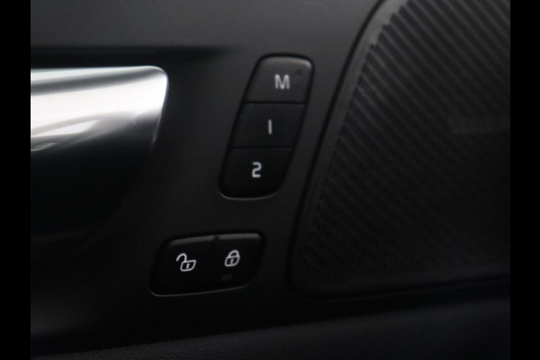 Volvo S60 2.0 Recharge T8 AWD R-Design | SOH 95,6% | 360 Camera | Trekhaak | Navigatie | Apple Carplay | Stoelverwarming | Harman/Kardon | Stoel- en stuurverwarming