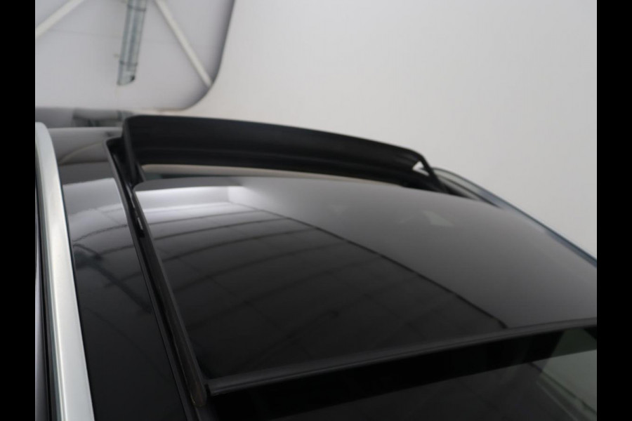 BMW X3 xDrive20i | Trekhaak | Panoramadak | Adaptive cruise | Half Leder | Head-up | Camera | Sfeerverlichting | Climate control | Stoelverwarming | Full LED |