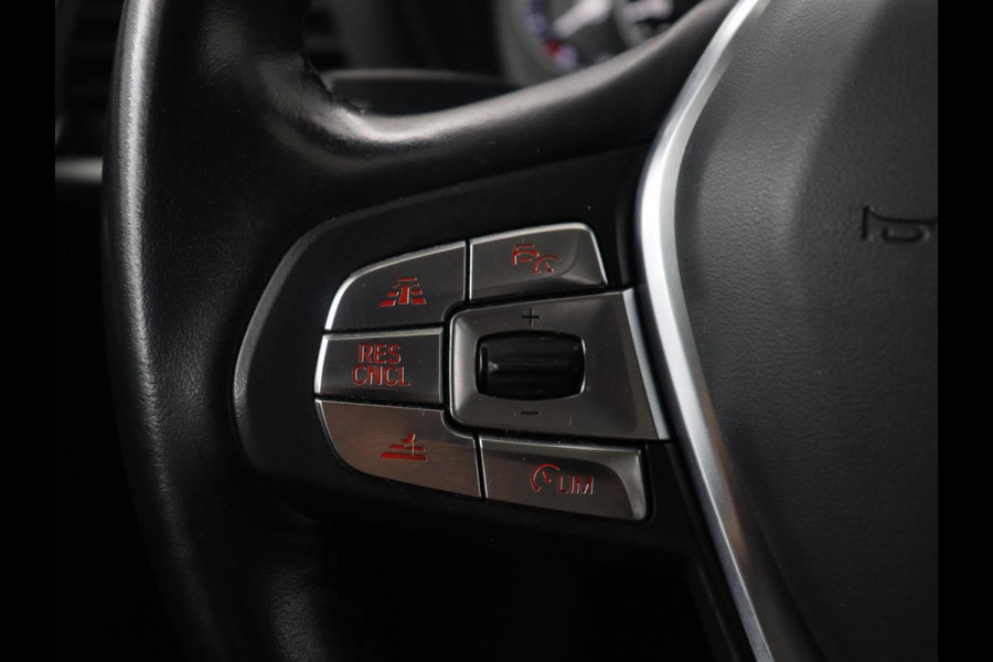 BMW X3 xDrive20i | Trekhaak | Panoramadak | Adaptive cruise | Half Leder | Head-up | Camera | Sfeerverlichting | Climate control | Stoelverwarming | Full LED |