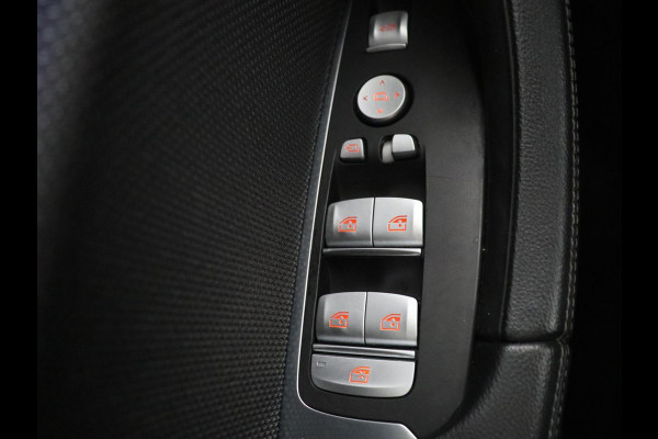 BMW X3 xDrive20i | Trekhaak | Panoramadak | Adaptive cruise | Half Leder | Head-up | Camera | Sfeerverlichting | Climate control | Stoelverwarming | Full LED |
