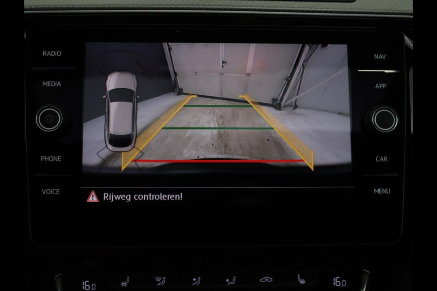 Volkswagen Arteon 1.5 TSI Business R | Panoramadak | Leder/alcantara | Stoelverwarming | Adaptive cruise | Carplay | Sfeerverlichting | Camera | Park assist | Trekhaak