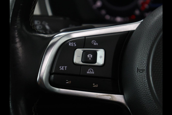 Volkswagen Arteon 1.5 TSI Business R | Panoramadak | Leder/alcantara | Stoelverwarming | Adaptive cruise | Carplay | Sfeerverlichting | Camera | Park assist | Trekhaak