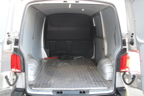 Volkswagen Transporter 2.0 TDI L1H1 30 / 3-Pers. / AppConnect / Nw Model